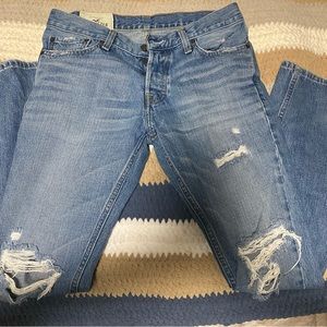 Hollister Ripped Jeans / Men